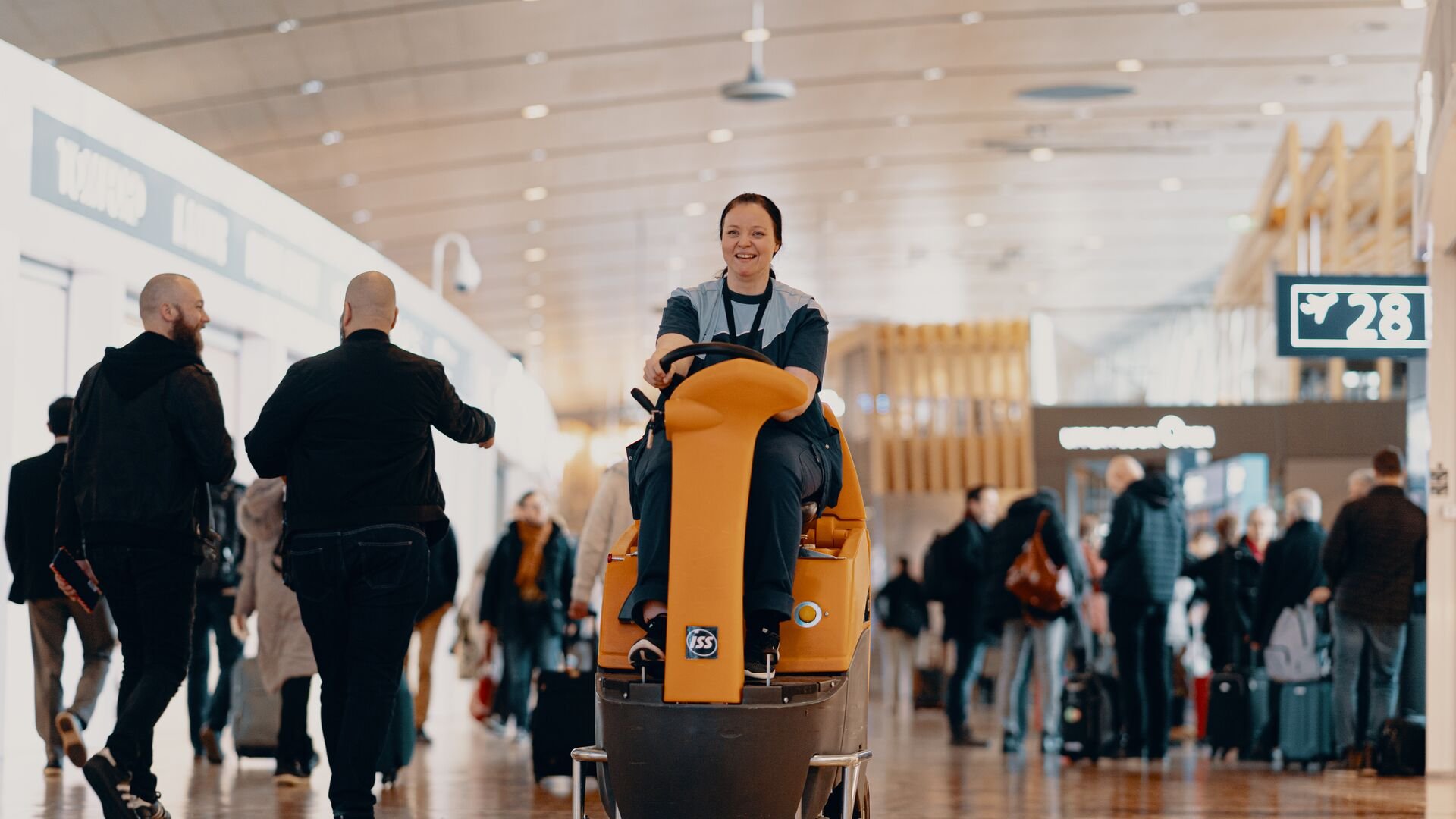 Large-FI_2019_Helsinki-Vantaa_Cleaning_02