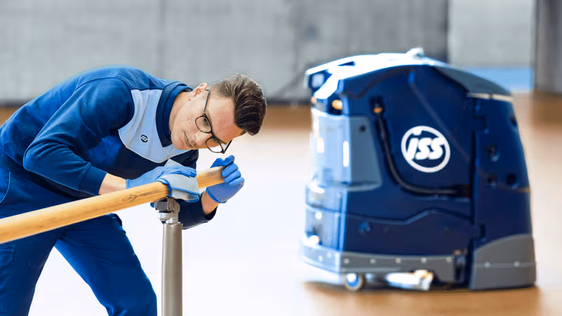 webimage-2024_ISS_CH_Cleaning_Cobot__02_Widescreen